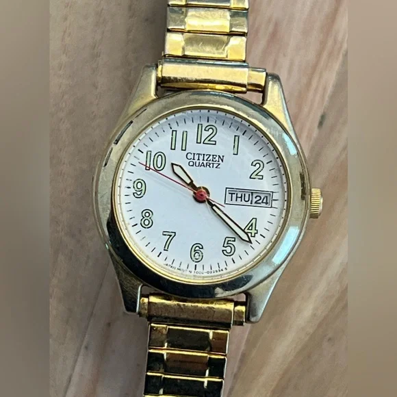 Citizen | Accessories | Citizen Ladies Watch Vintage Gold  display picture 2